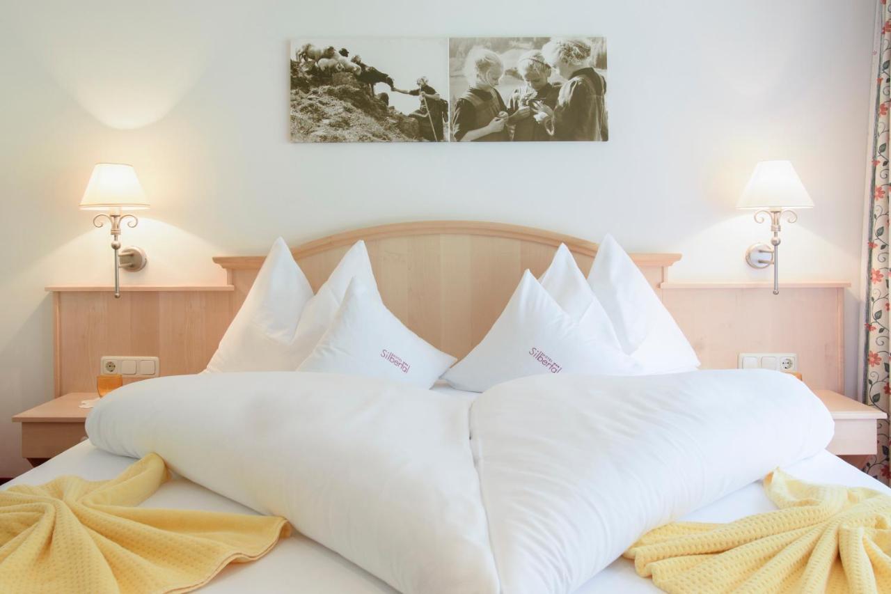 Hotel Silbertal Rum bild