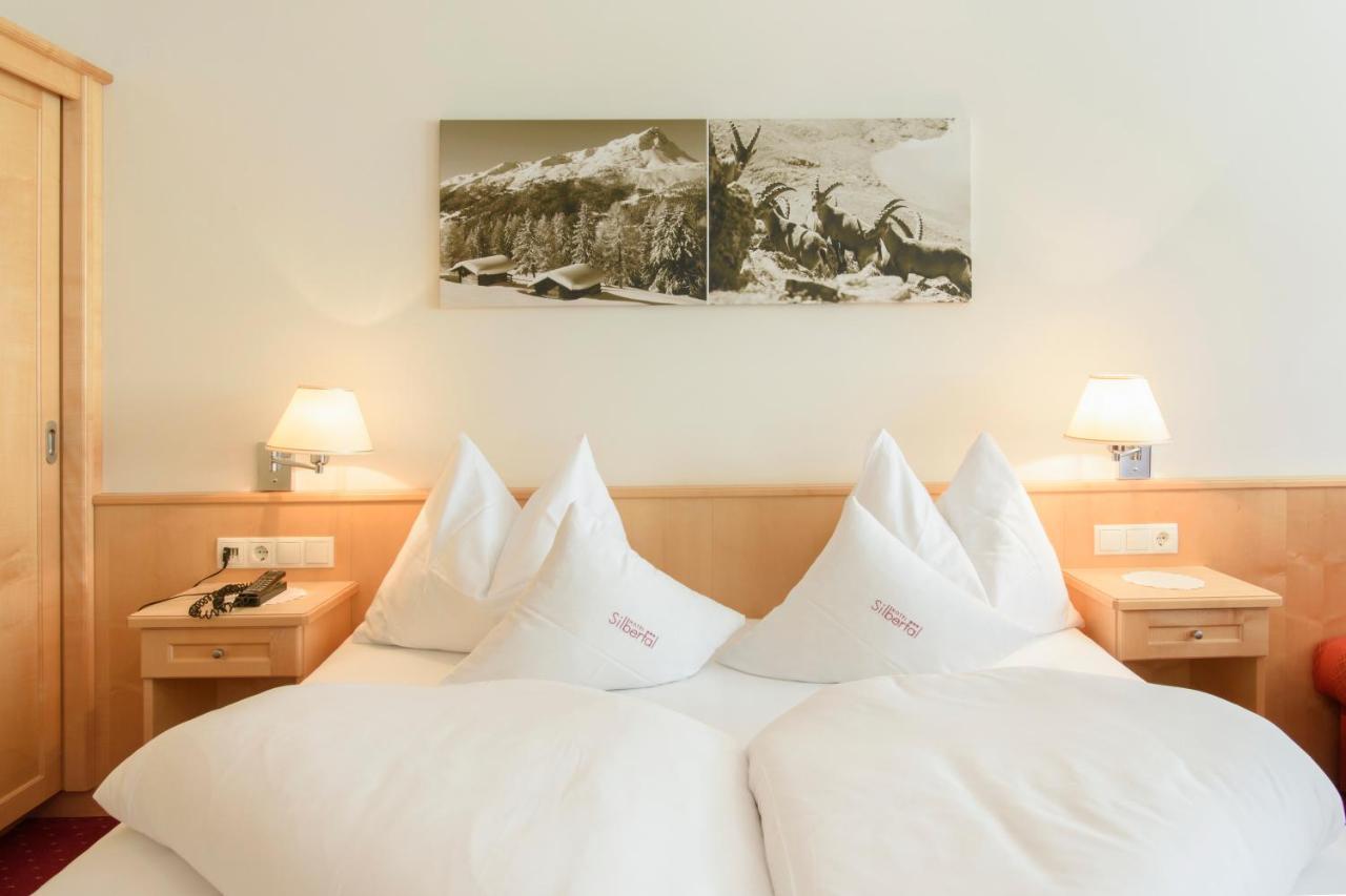 Hotel Silbertal Rum bild